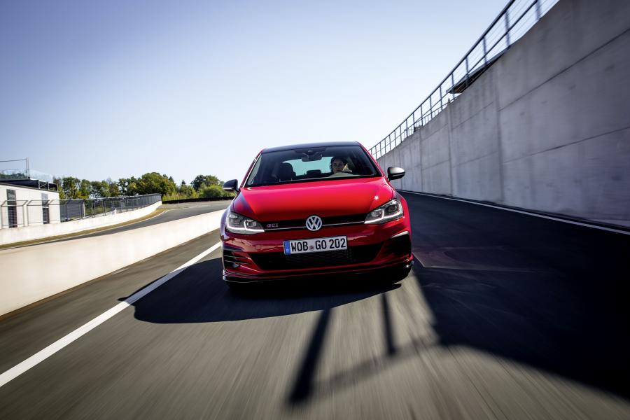  Volkswagen Golf GTI TCR 3-Door (Typ 5G) 2019 года  (WW) (фото 24 из 107)